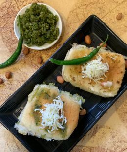Thecha Pav | Spicy Maharashtrian Pav with Green Chilli Thecha | Street Food Inspired Recipe | Zesty Indian Snack | Pav with a Punch | Renu Dalal — recipe by Renu Dalal