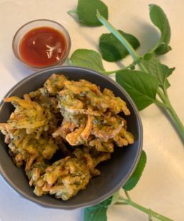 Ajjwain Onion Bhajiya | Ajwain Pakoras | Indian Fritters with Ajwain | Carom-Seed Onion Pakoda — recipe by Renu Dalal