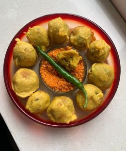Batata Vada | Mumbai Style Batata Vada | Spicy Potato Fritters | Maharashtrian Vada — recipe by Renu Dalal