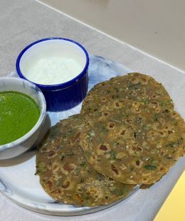 Green Garlic Paratha | Hare Lehsun ka Paratha | Winter Garlic Flatbread | Garlic Flavored Paratha — recipe by Renu Dalal