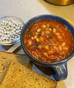 Homemade Baked Beans | Baked Beans in Tomato Sauce | English-Style Baked Beans | Healthy Baked Beans — recipe by Renu Dalal