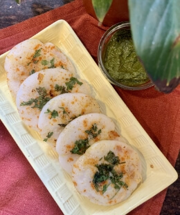 Spot Idli | Quick Idli Variation | Instant South Indian Snack | One-Pan Mini Idlis | Kids Tiffin Recipe | Non-Fermented Idli Hack | Steamed Breakfast Dish — recipe by Renu Dalal